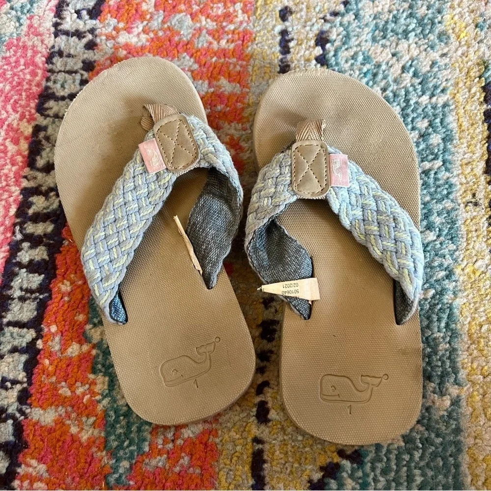 Vineyard vines Kids Blue and Tan Flip Flops size 1